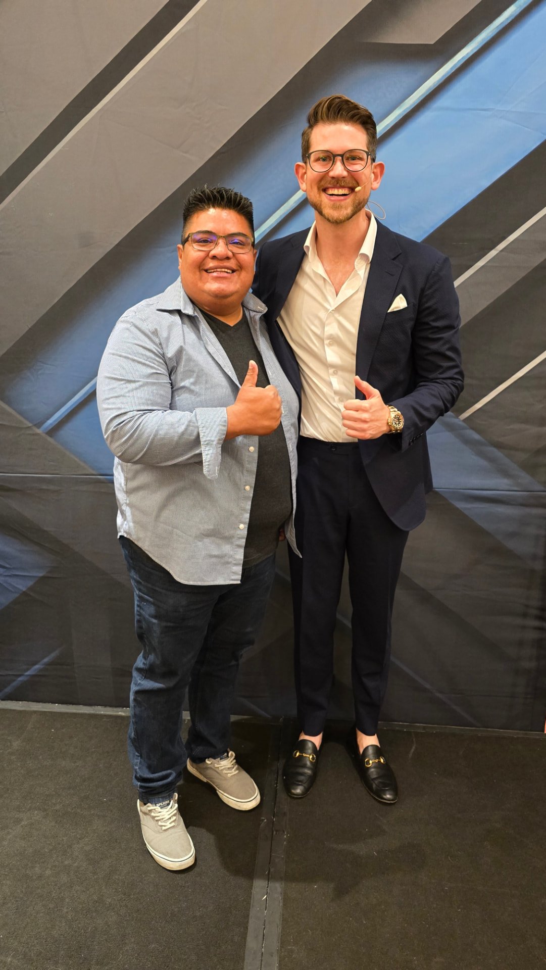 Guillermo Rodríguez junto a Spencer Hoffmann durante un evento de formación empresarial